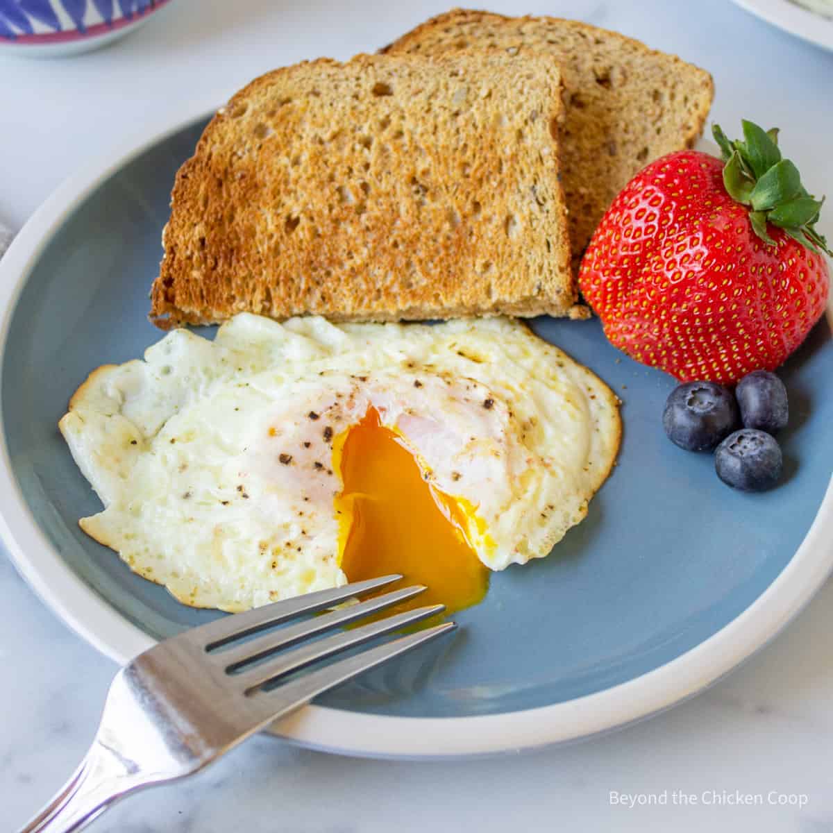 How to Cook Over Easy Eggs Perfectly: No Broken Yolks!